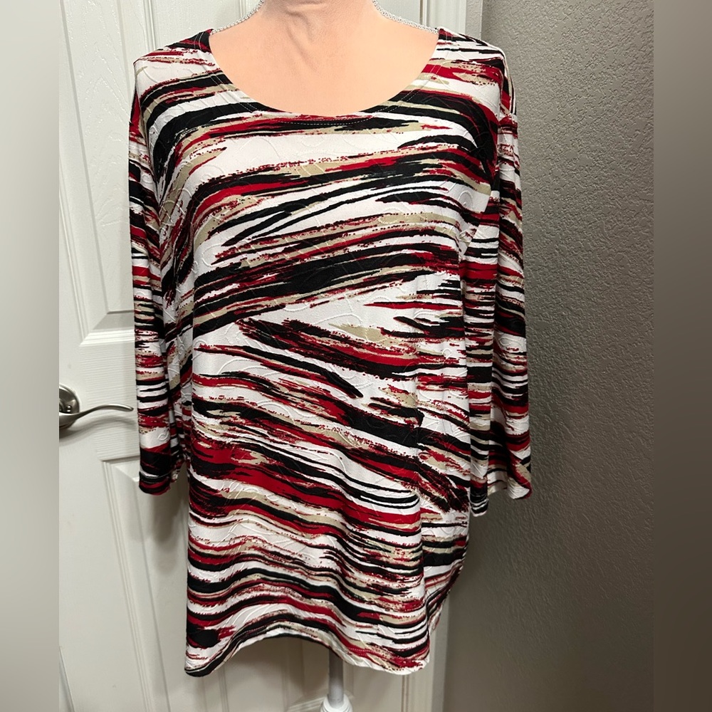 Abstract Textured Top - Picture 2 of 8